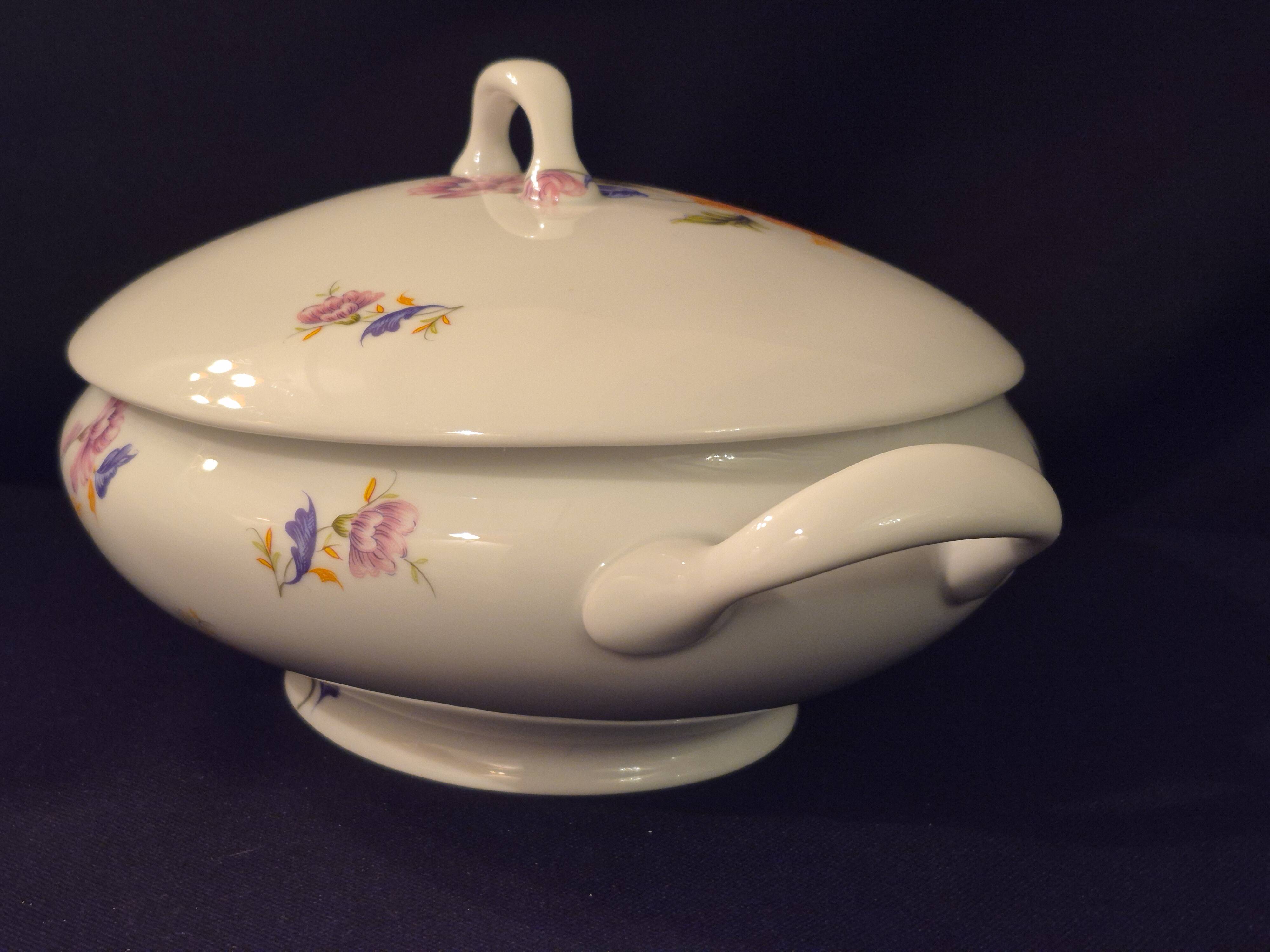 Oval soup tureen in Limoges porcelain, Salmon and Co (A525)