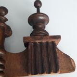 Fronton ancien en bois sculpté et tourné