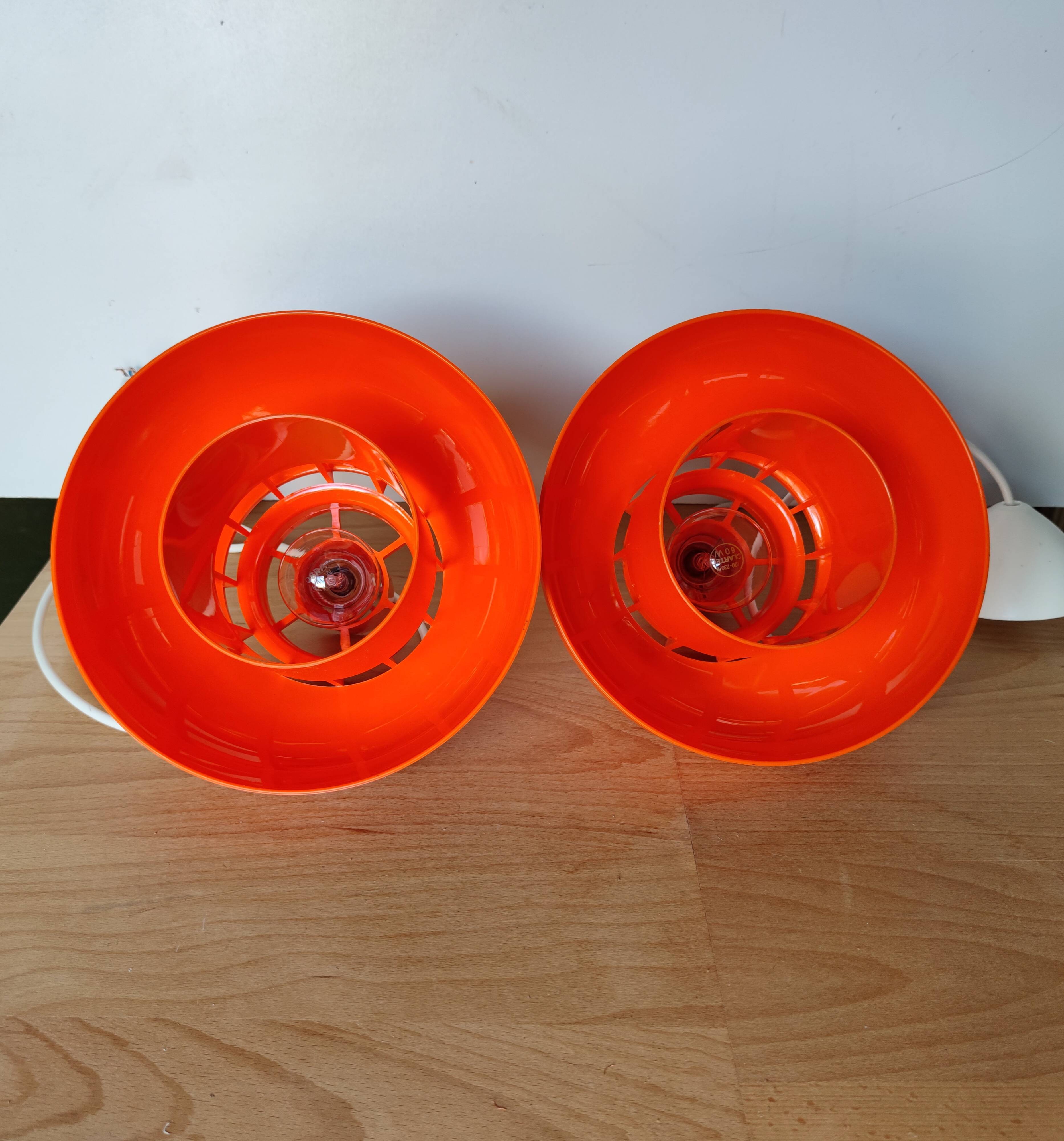 Suspensions vintages orange