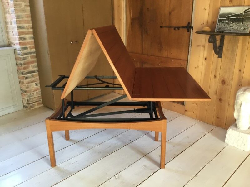 Liftable coffee table