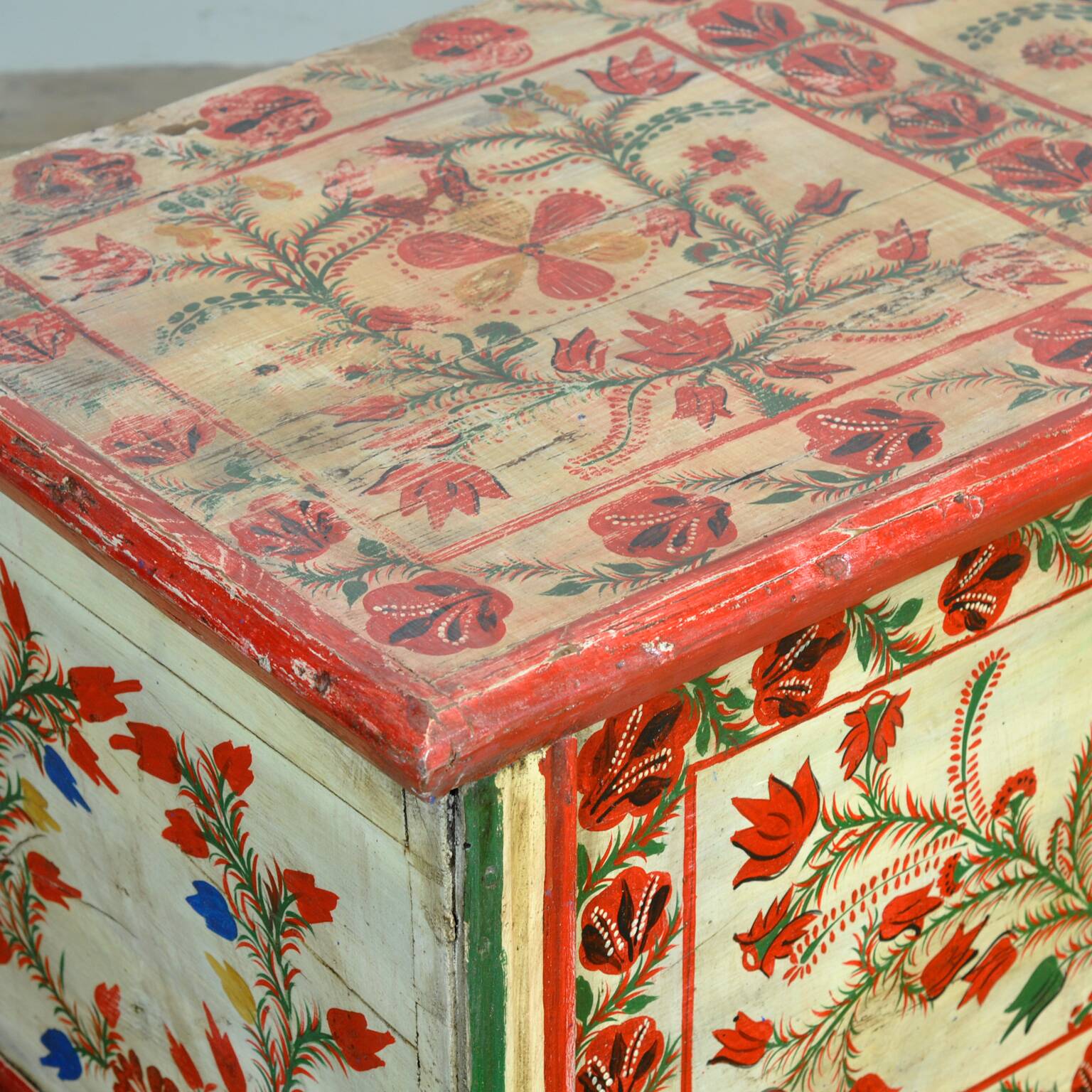 Coffre de mariée d'art populaire, vers 1950
