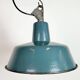 Lampe d'usine en émail pétrolier industriel avec dessus en fonte, années 1960.