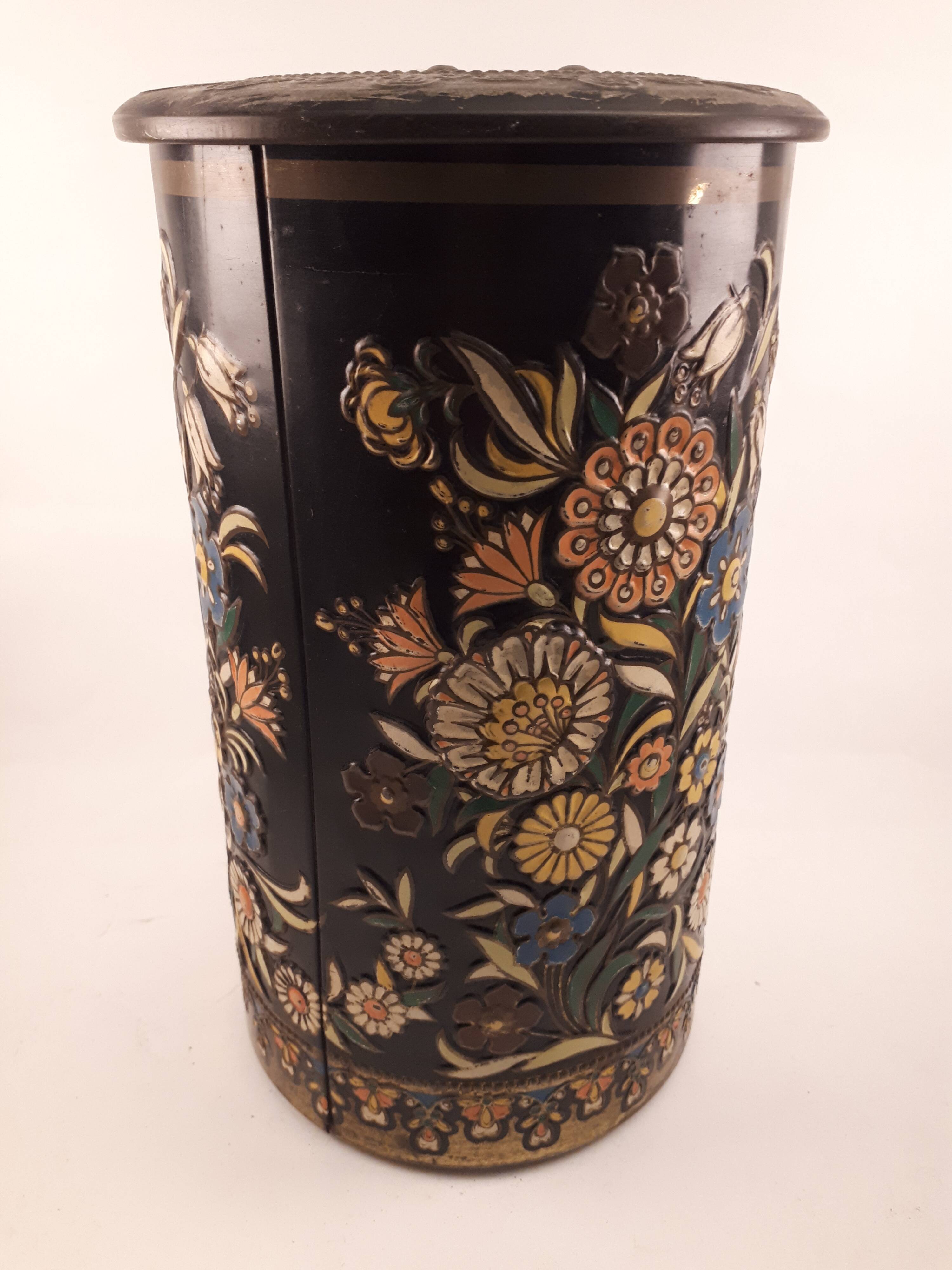 Large vintage waffle metal box 1960 deco flowers