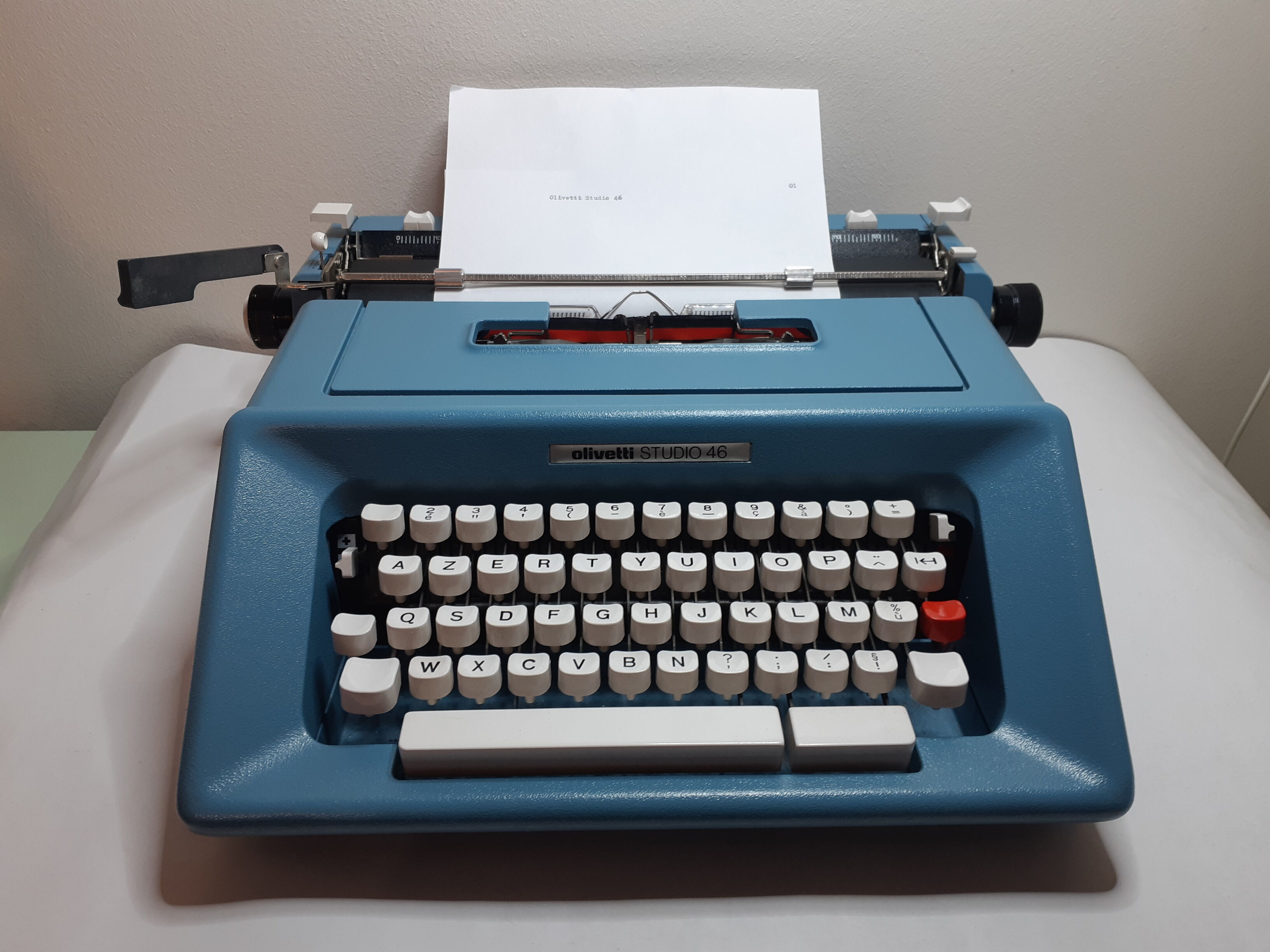 Olivetti Studio 46 portable typewriter, functional