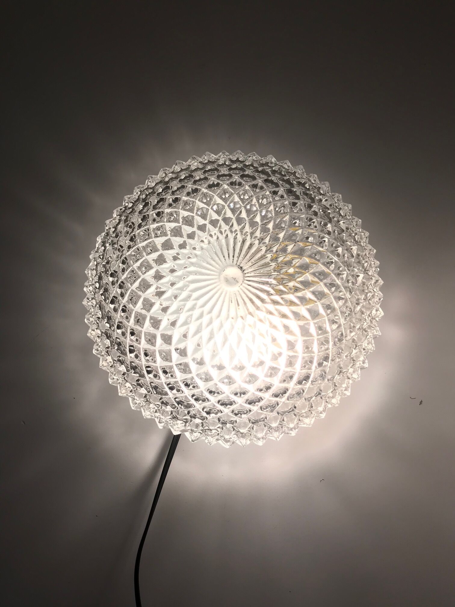 Round chiselled glass ceiling