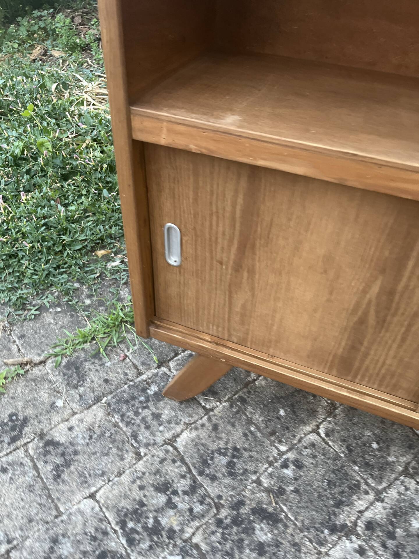 Vintage low TV unit / bookshelf sideboard with tapered legs.