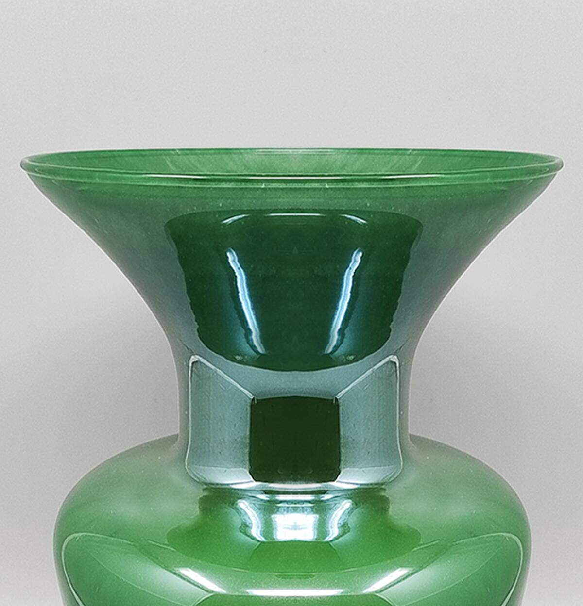 Vase fait à la main en verre de Murano vert par Maestro del Vetro, années 1970