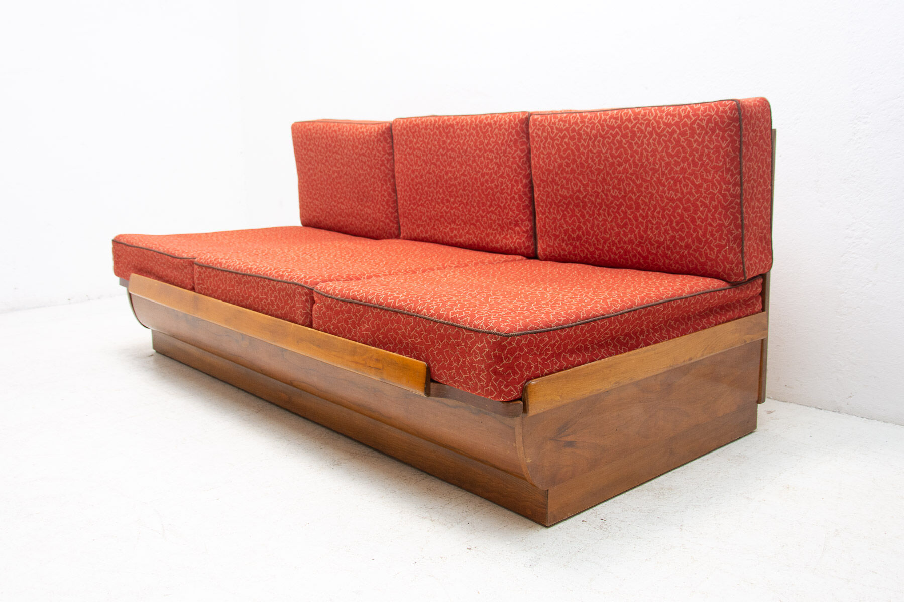 Mid century sofabed in walnut by Jindrich Halabala for UP Zavody, 1950´s