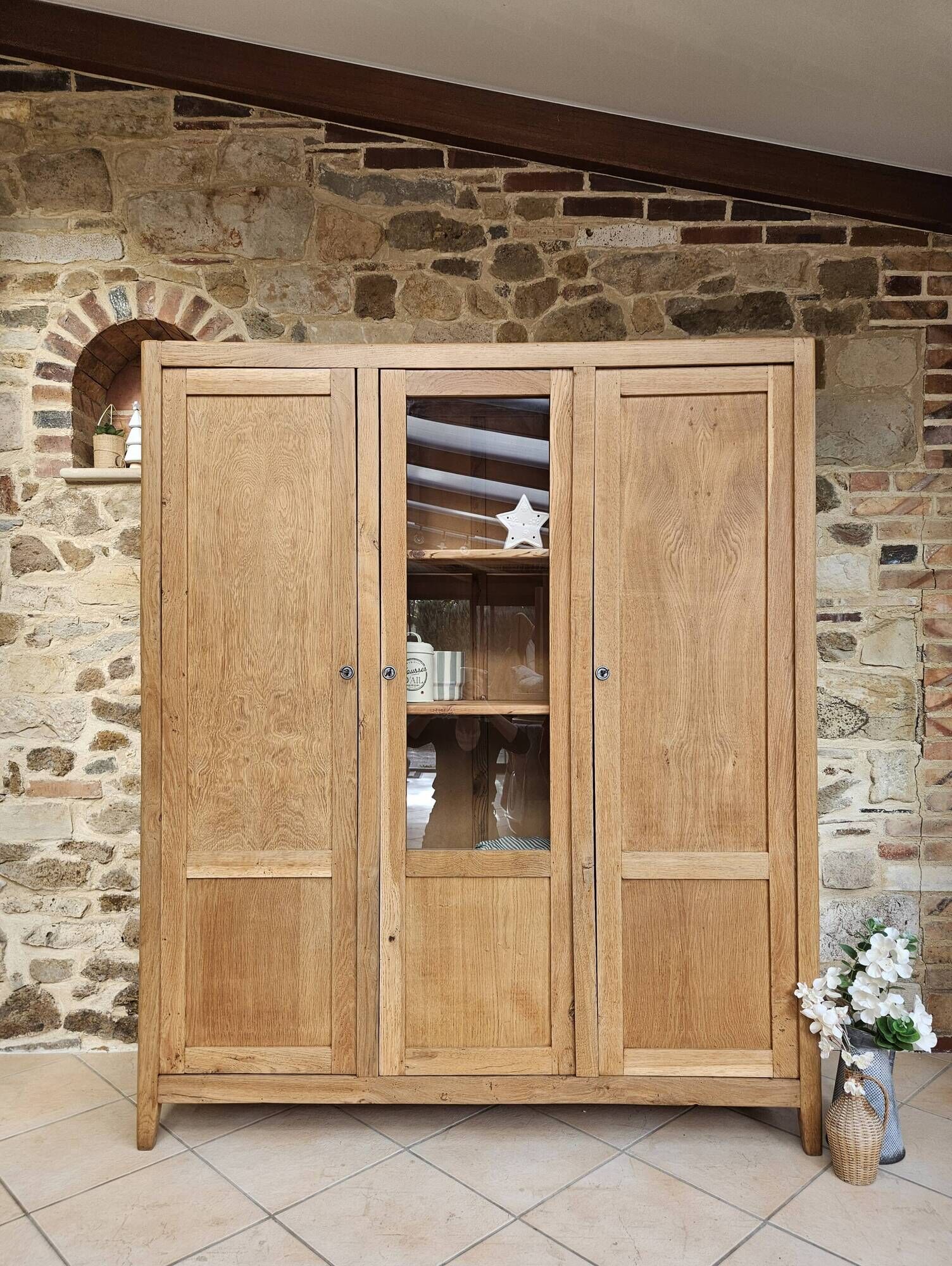 Parisian display cabinet