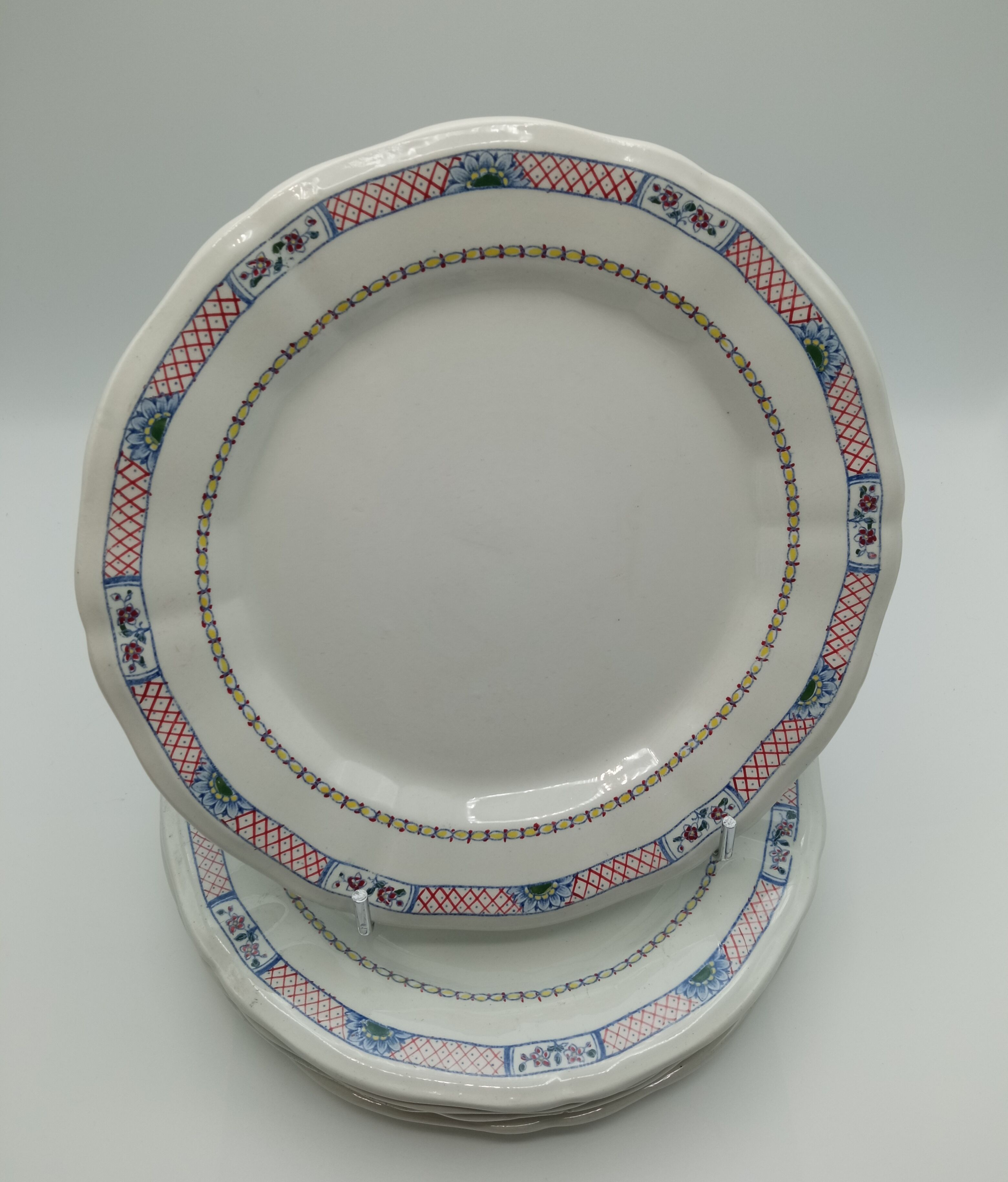Gien's faience plates