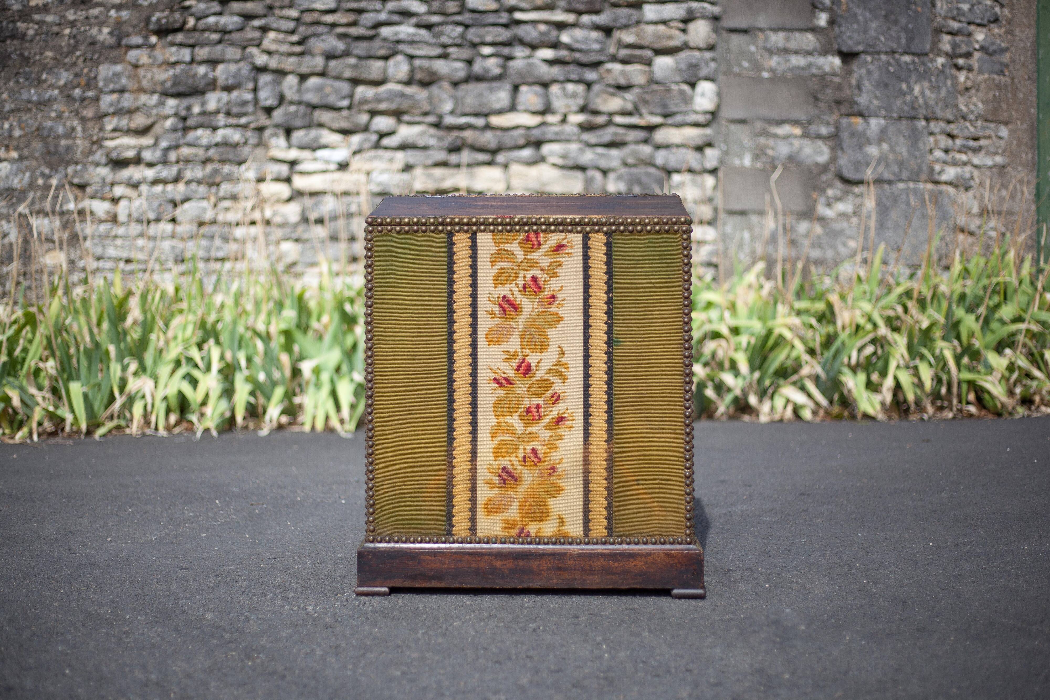 Napoleon III upholstered wooden chest, storage chest, interior decoration