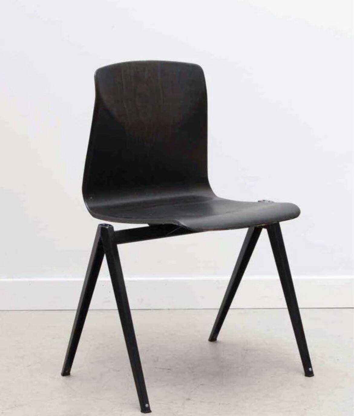 Chaise Galvanitas réédition S22 ébène et noire