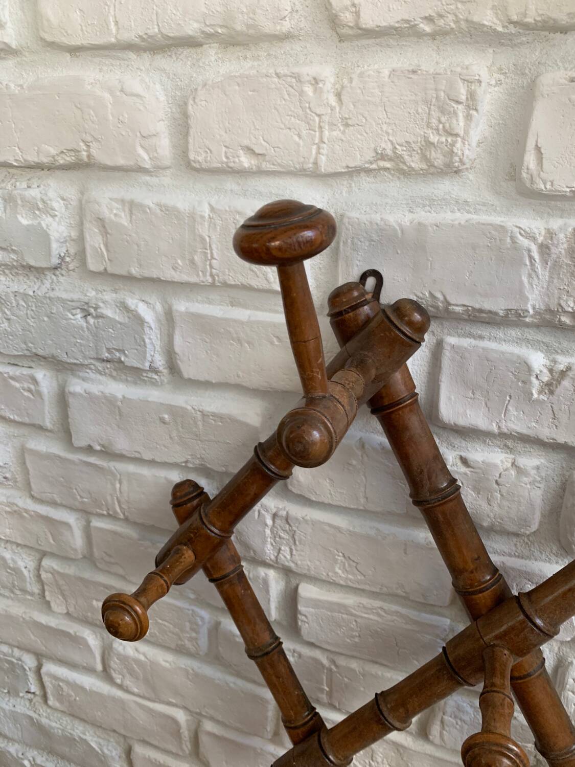 Accordion coat rack