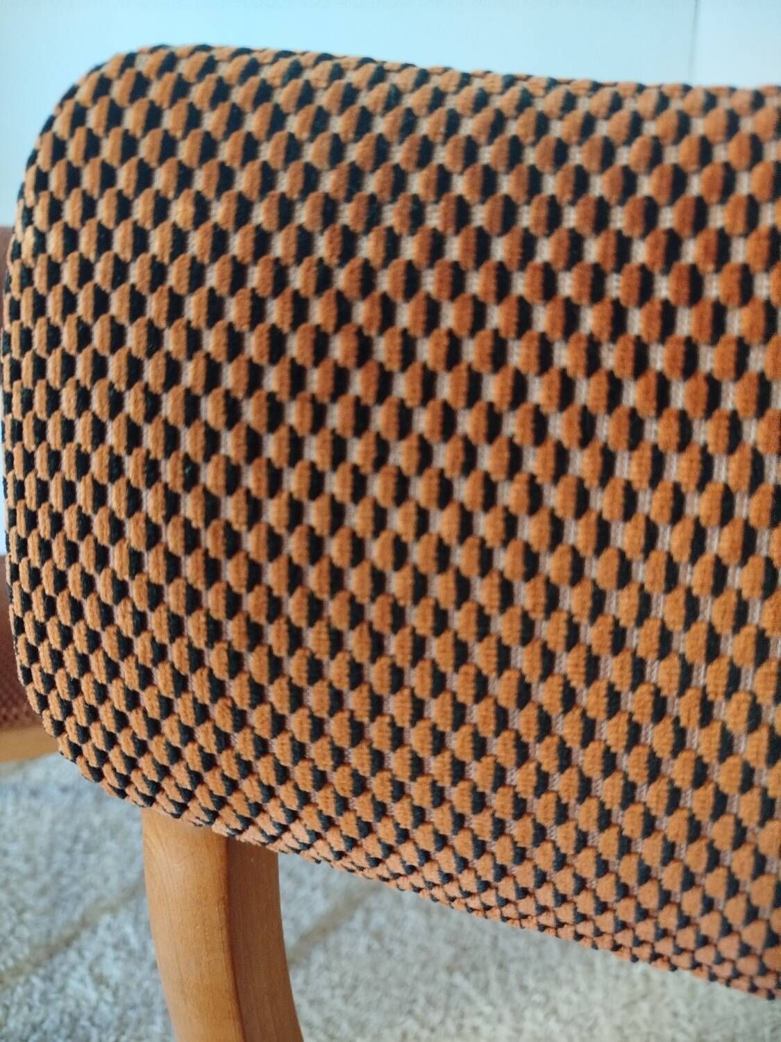 8 Svandinavian style chairs