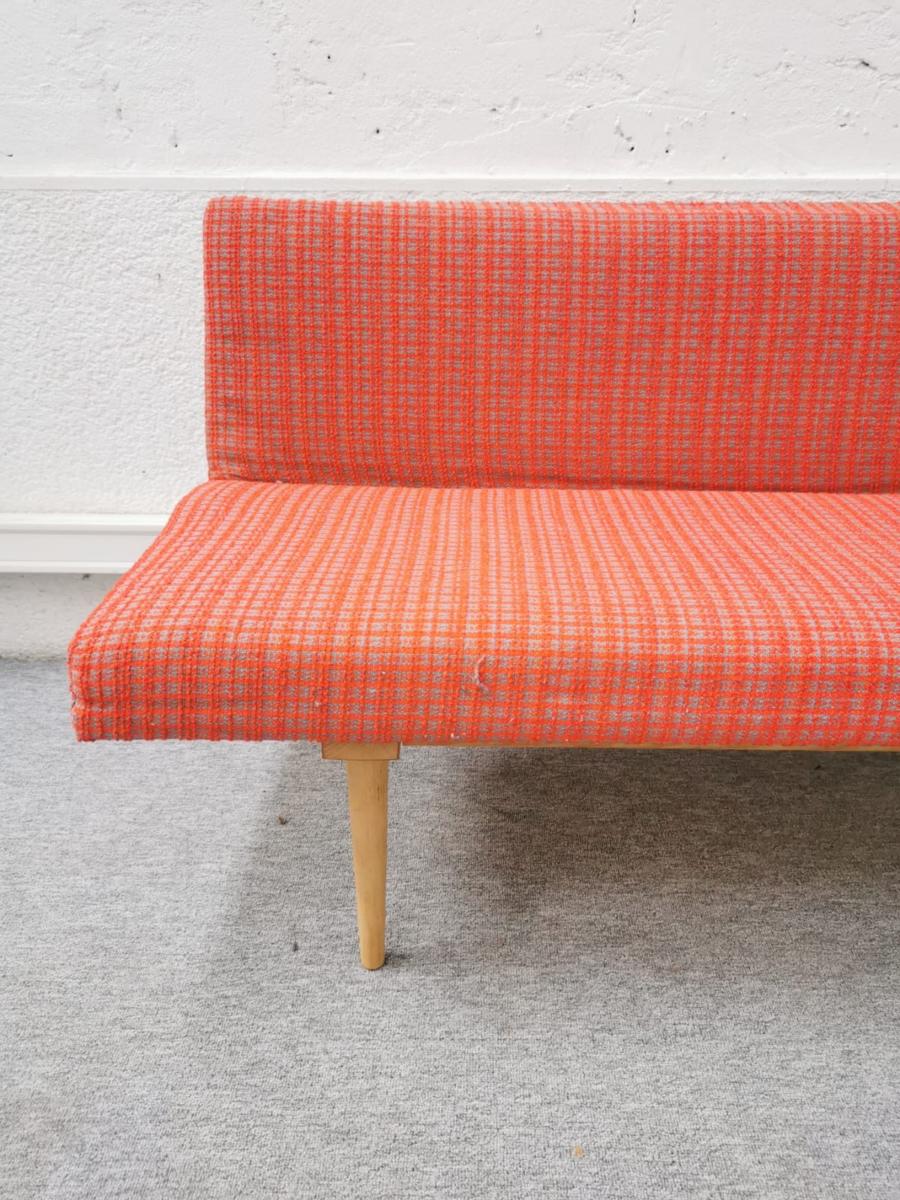 Day bed red fabric