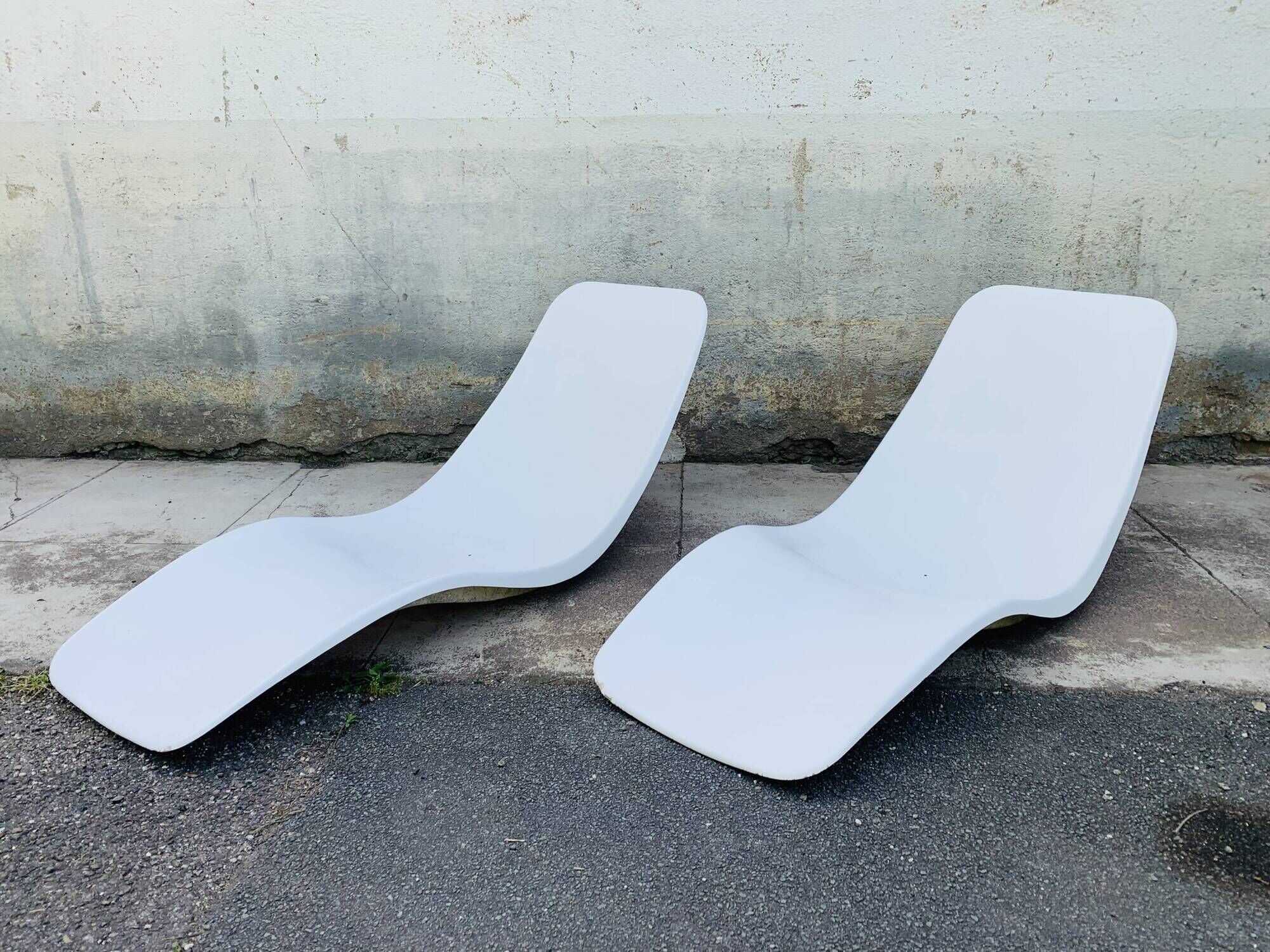 Pair of Eurolax R1 sunbeds by Charles Zublena