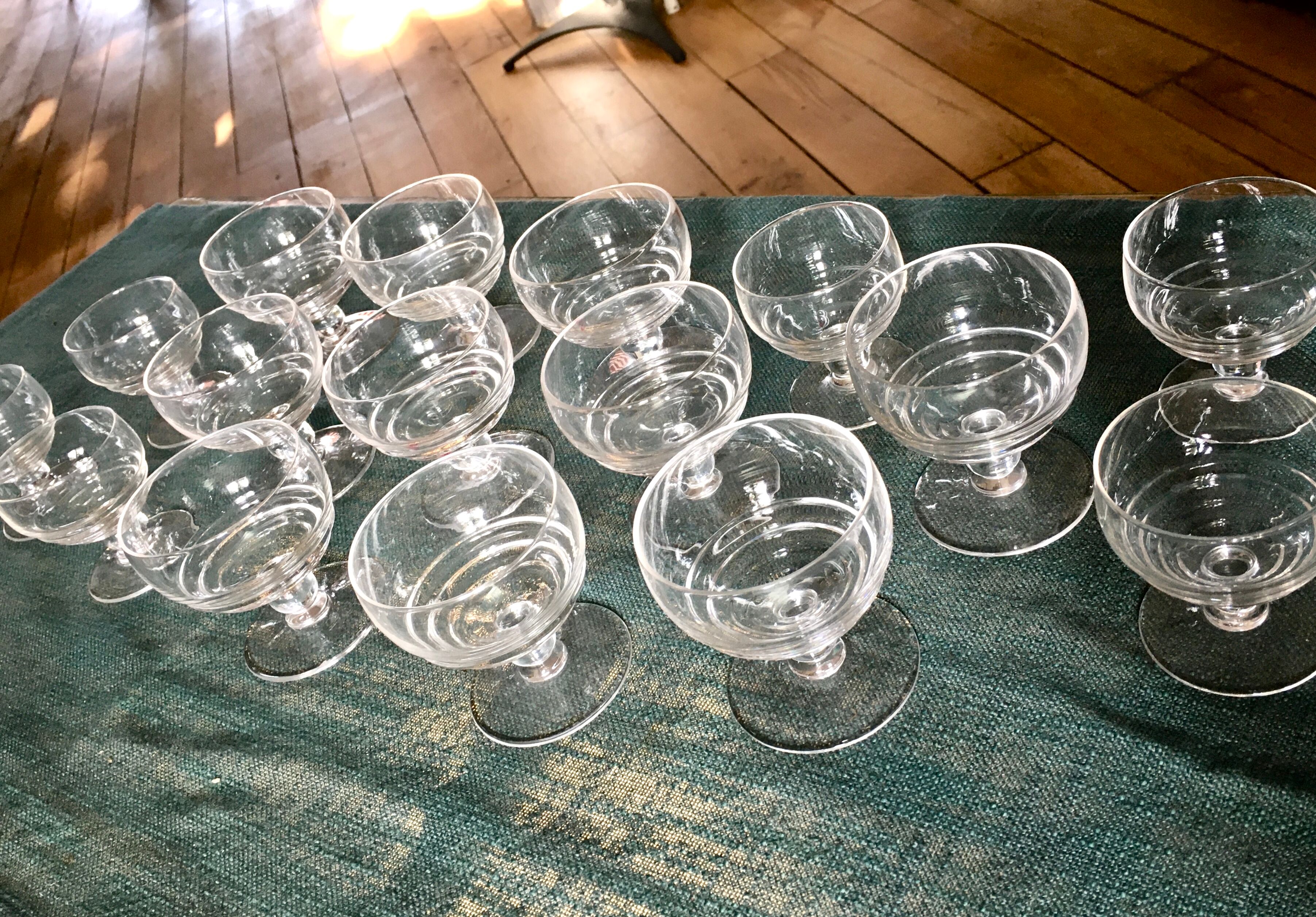 Set of 16 glasses/glasses including 10 large
