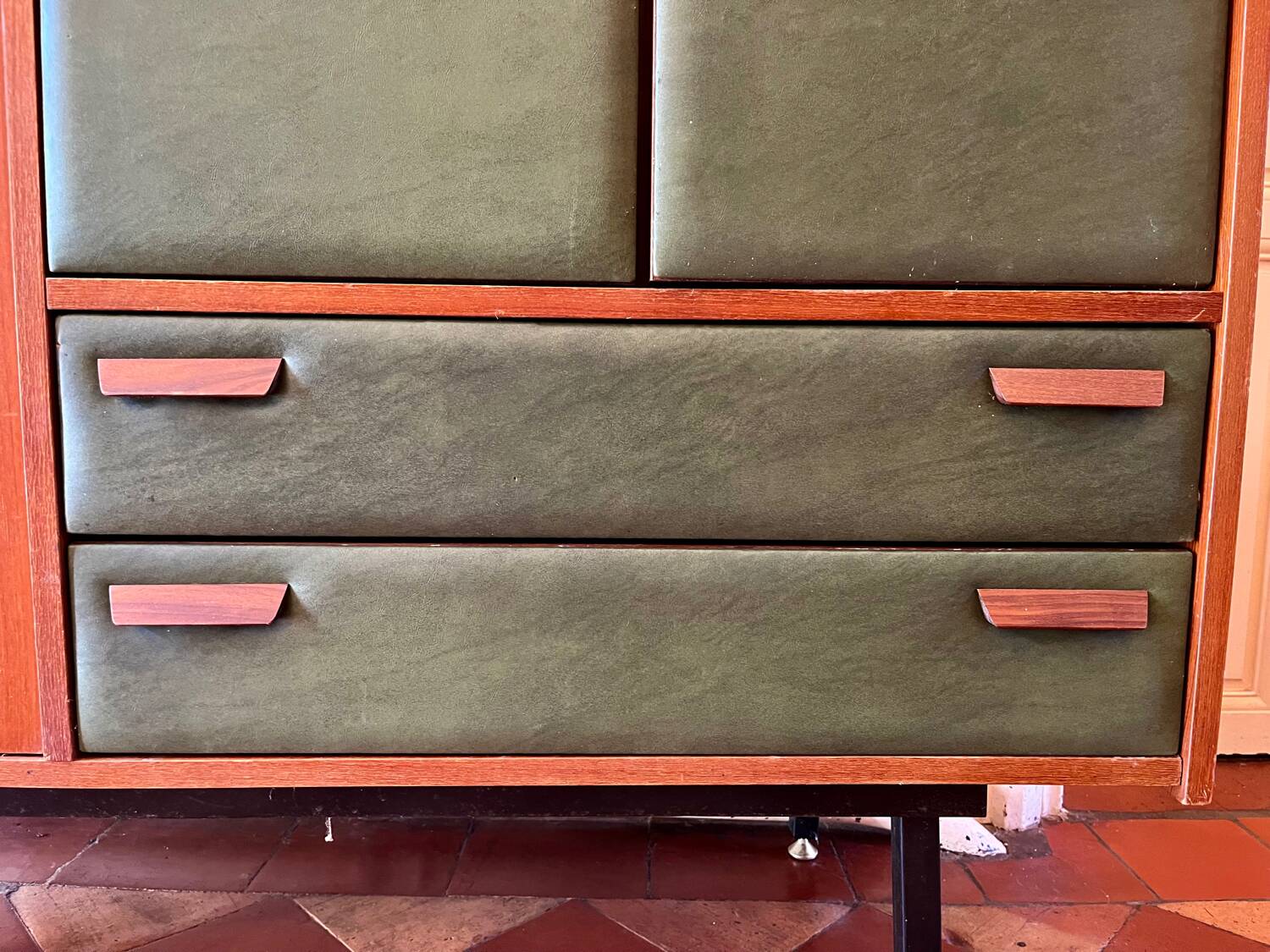 Regy edition wardrobe