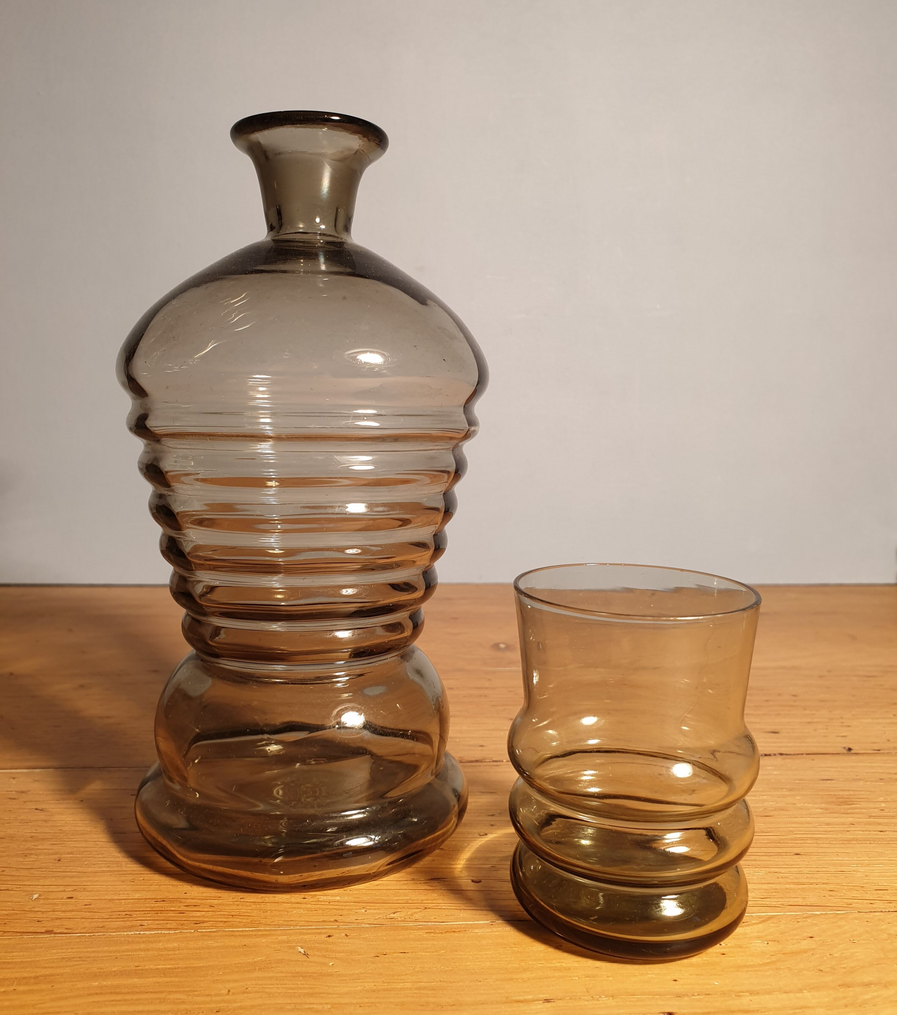 Smoked glass liquor service