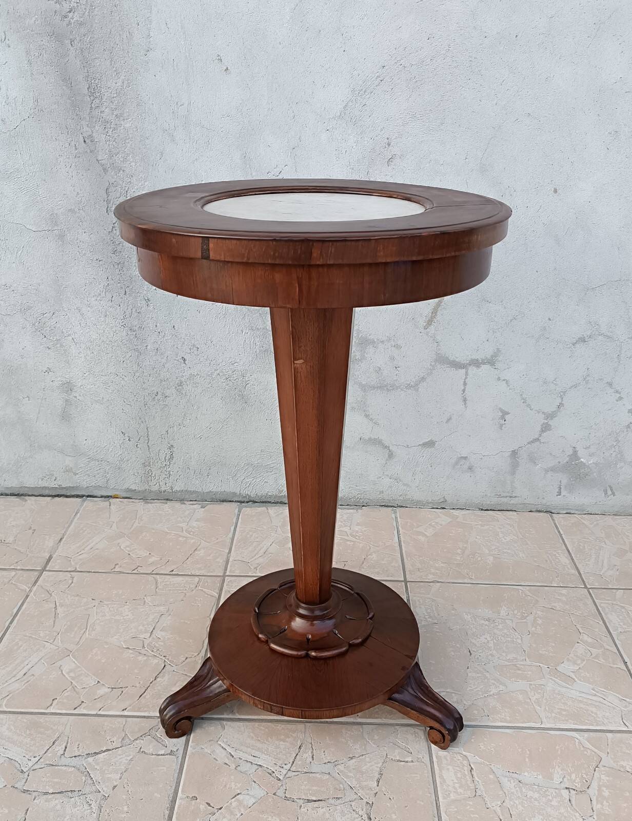 Art Nouveau side table in walnut and marble