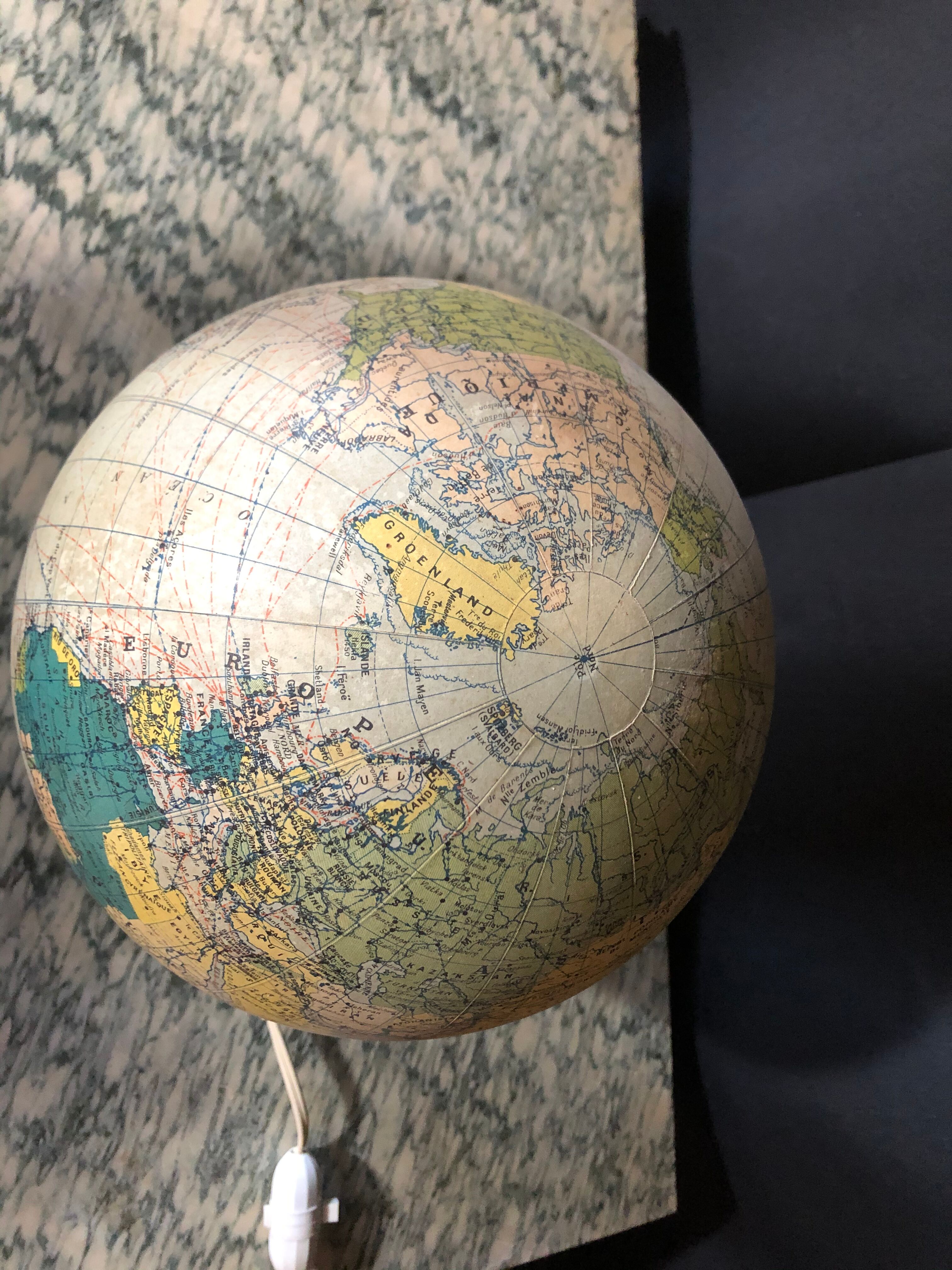 Light Earth globe Perrina glass