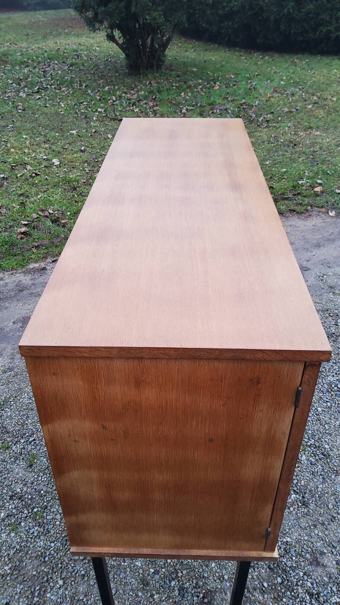 Buffet of the 60s in blond oak metal feet with square section