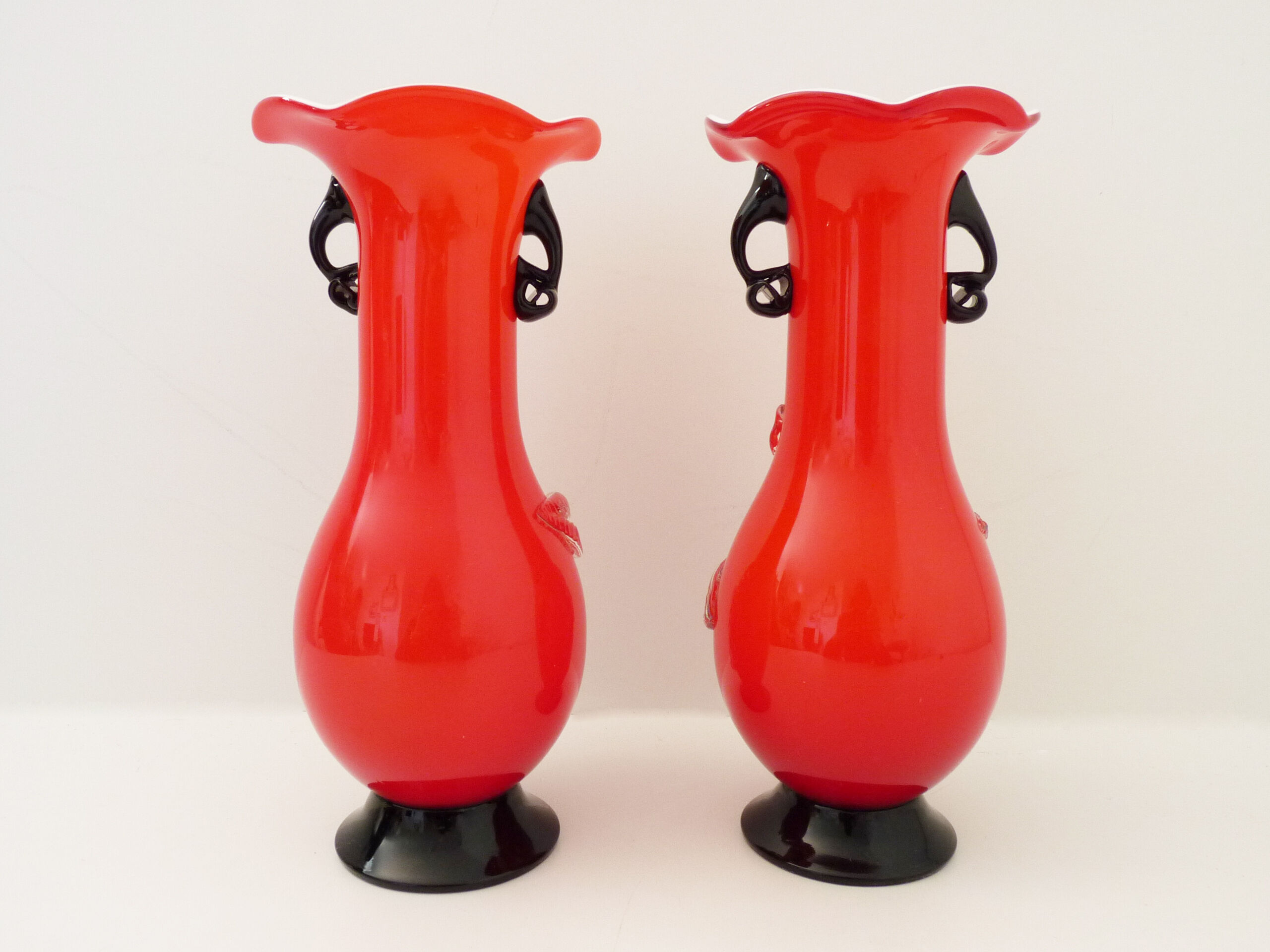 Murano ruby red blown glass vase, with floral decoration with colorful inclusion. Unit