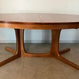 Baumann oval table