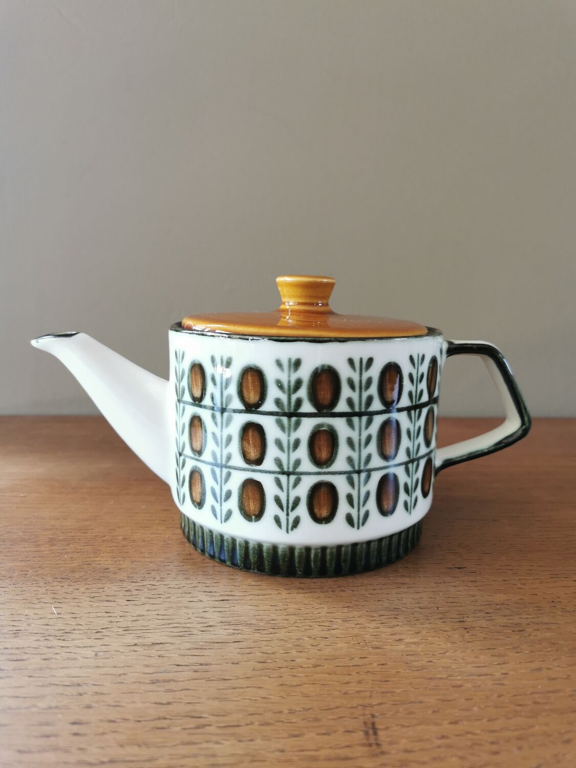 Boch la louviere vintage coffee service. nut