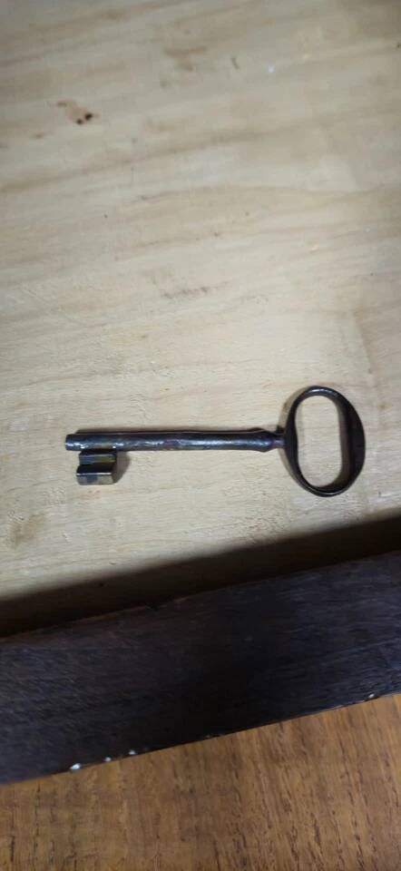 Large antique walnut wardrobe – Louis XV period – 2 doors – 18th century