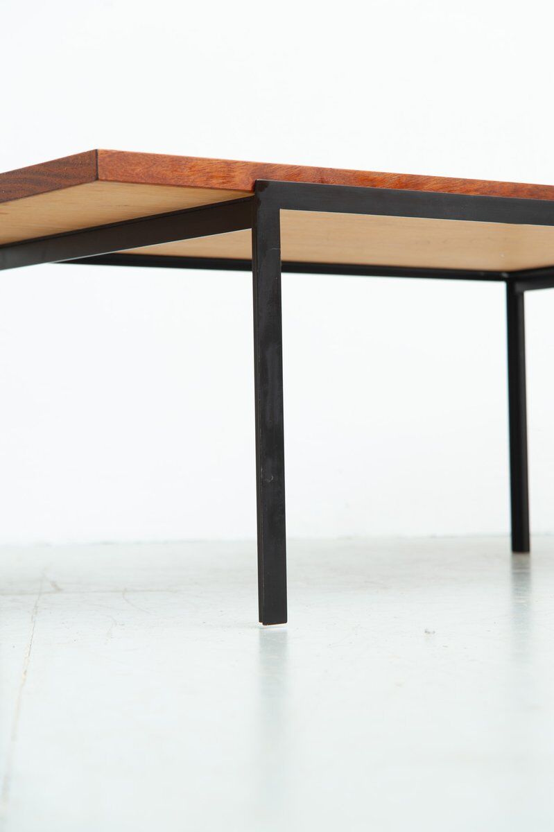Table basse T-Angel en teck par Florence Knoll pour Knoll Inc. / Knoll International, années 1950.