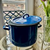 Vintage pot in enamelled sheet metal