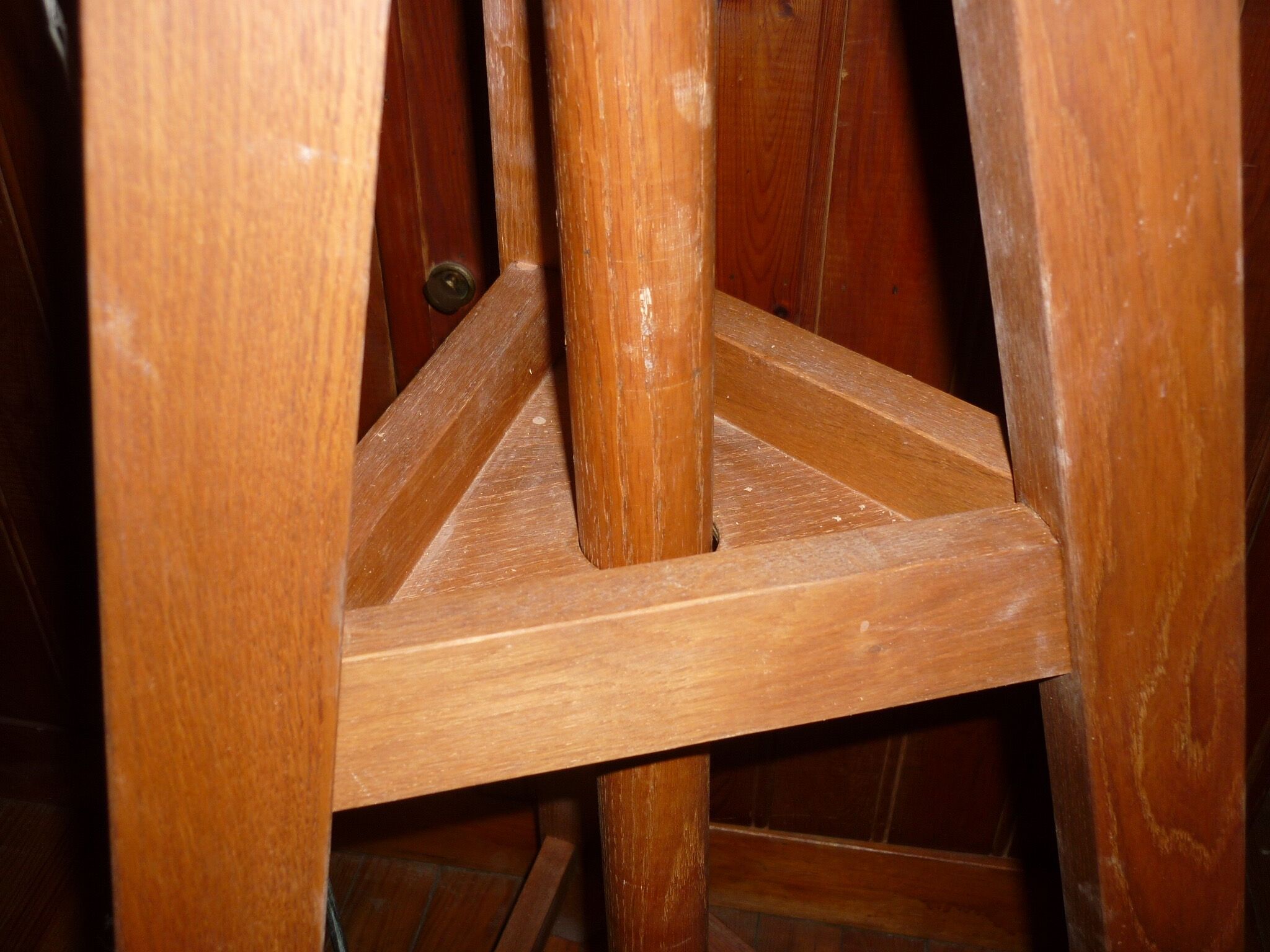 Saddle for sculpture and modeling