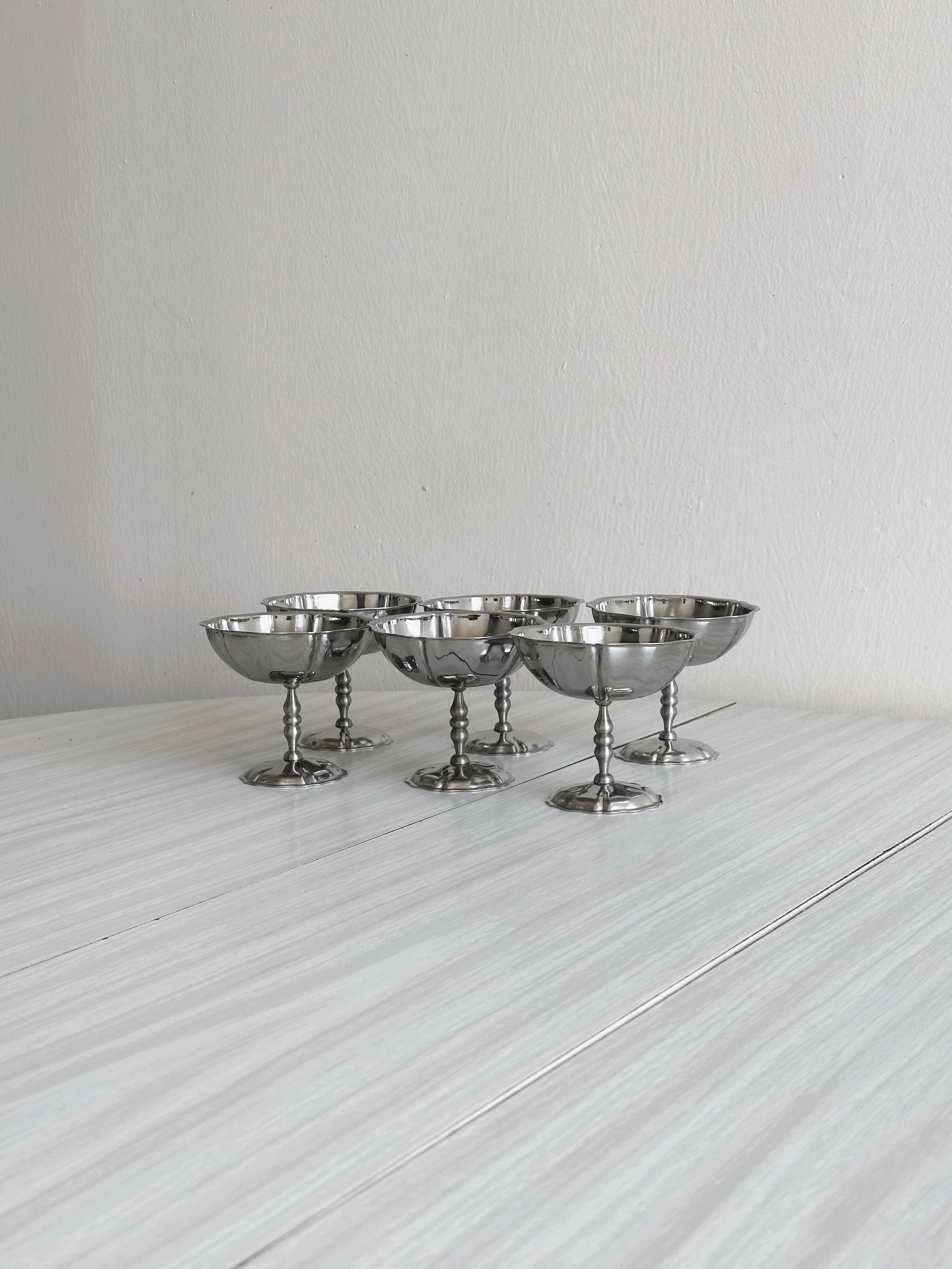 6 stainless steel footed bowls