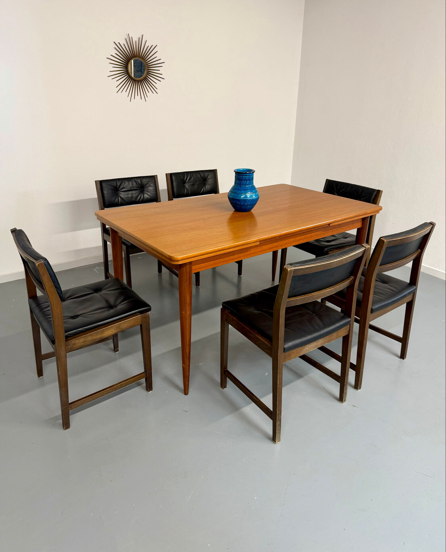 Lot of 6 Scandinavian design chairs in wood and black faux leather an70.