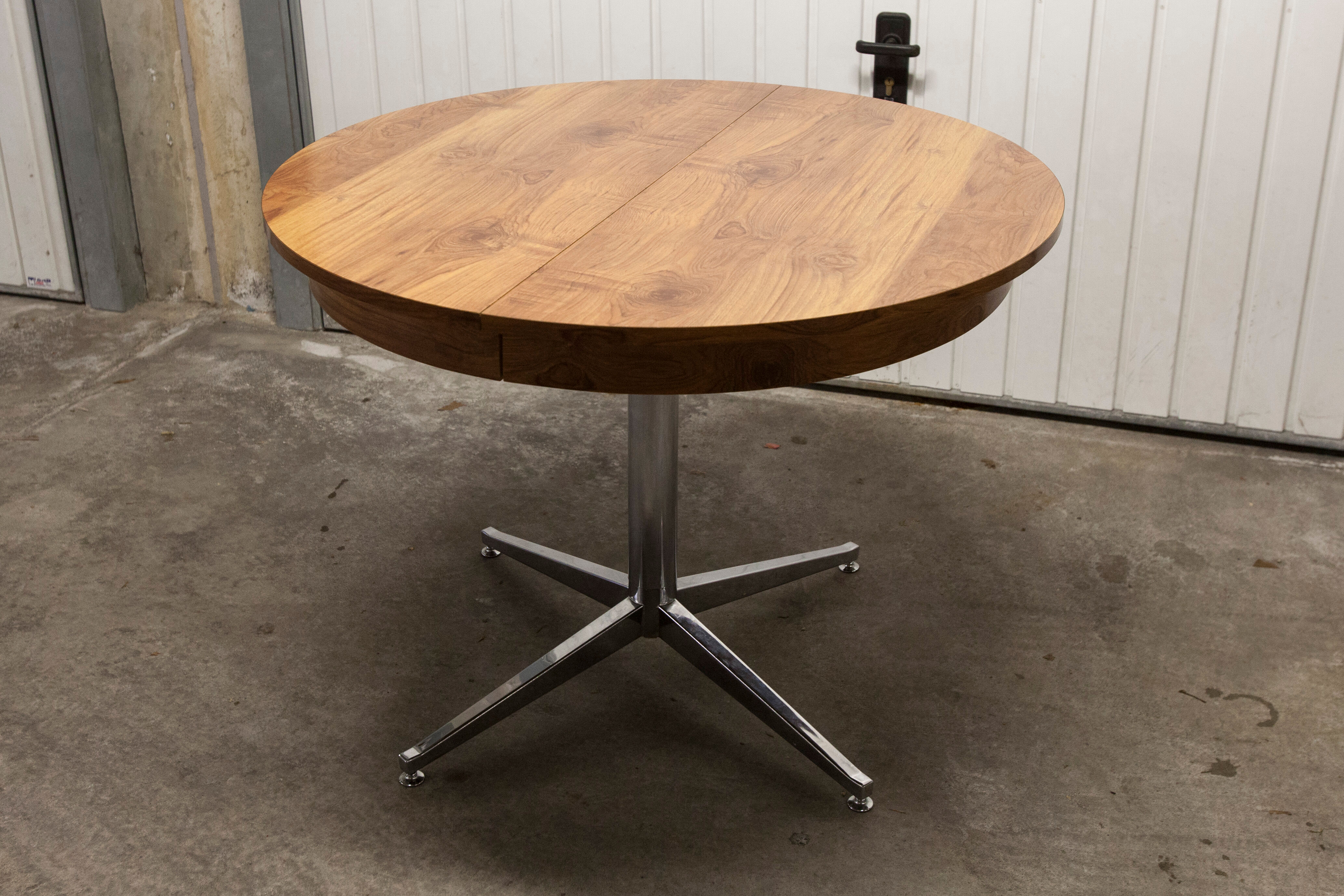 Dining table 1970 extendable formica feet cross atypical chrome