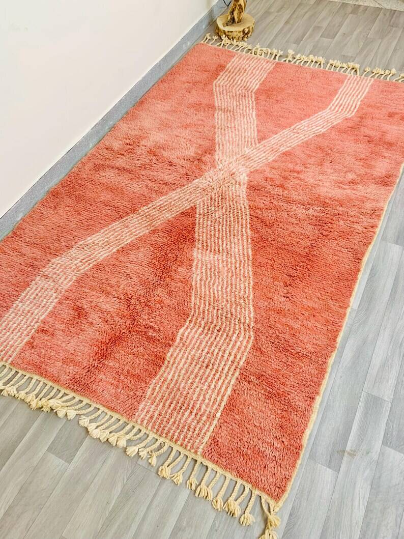 Beige Berber rug with geometric patterns 250cm x 150cm