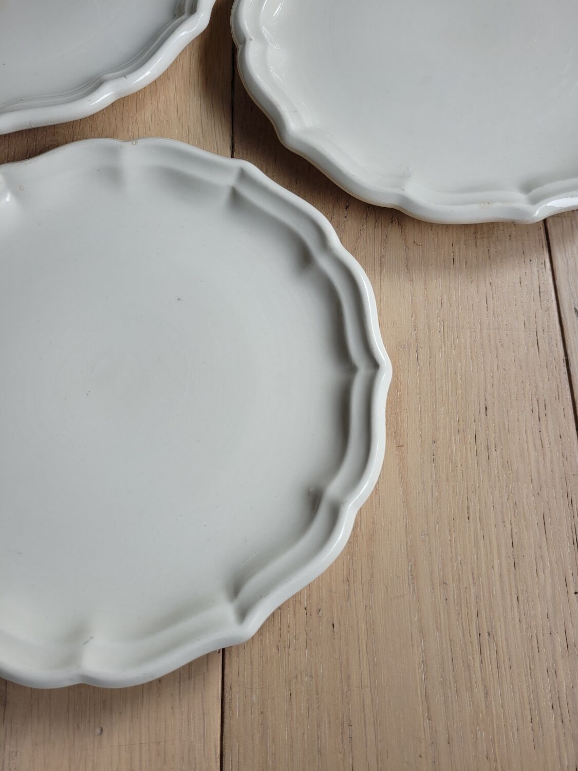 3 scalloped dessert plates