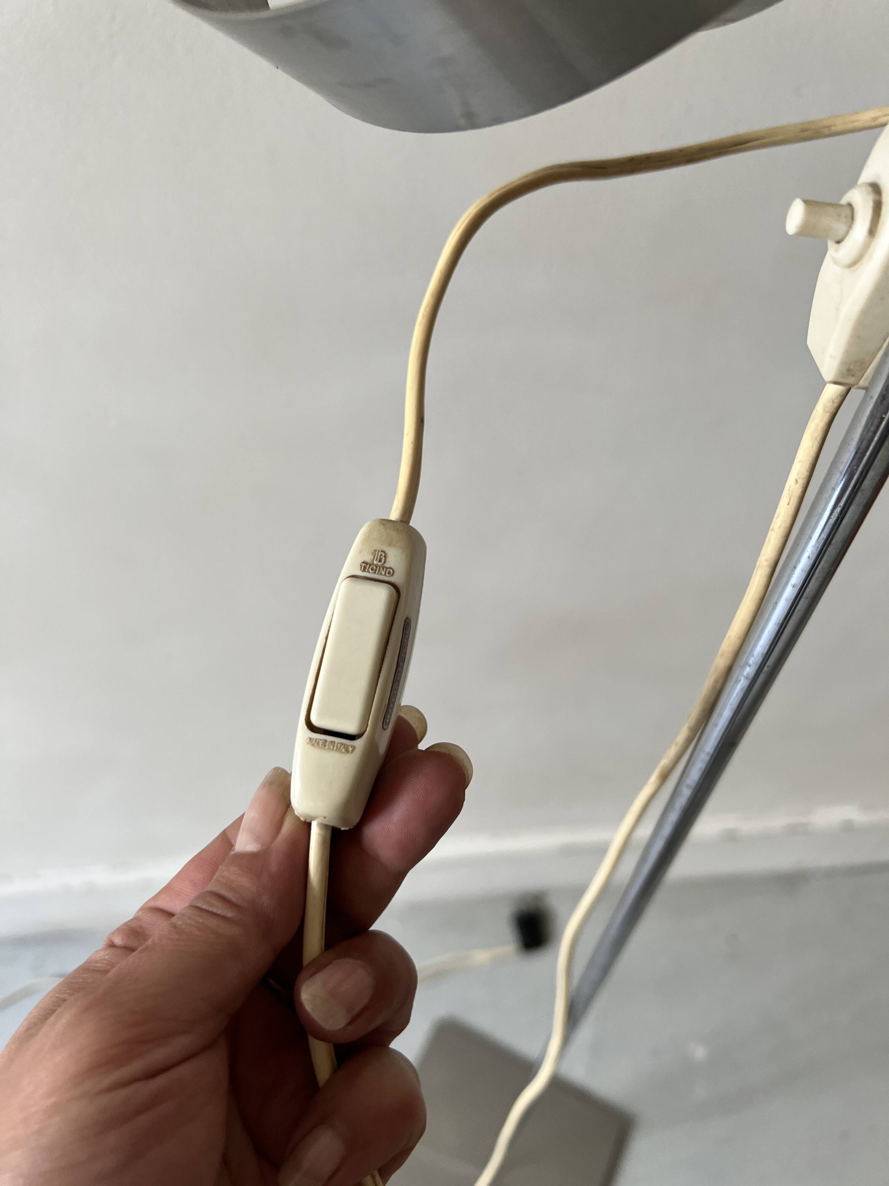 Jocelyn Troche (XXe siècle) Lampadaire fleur en acier chromé, design 1970