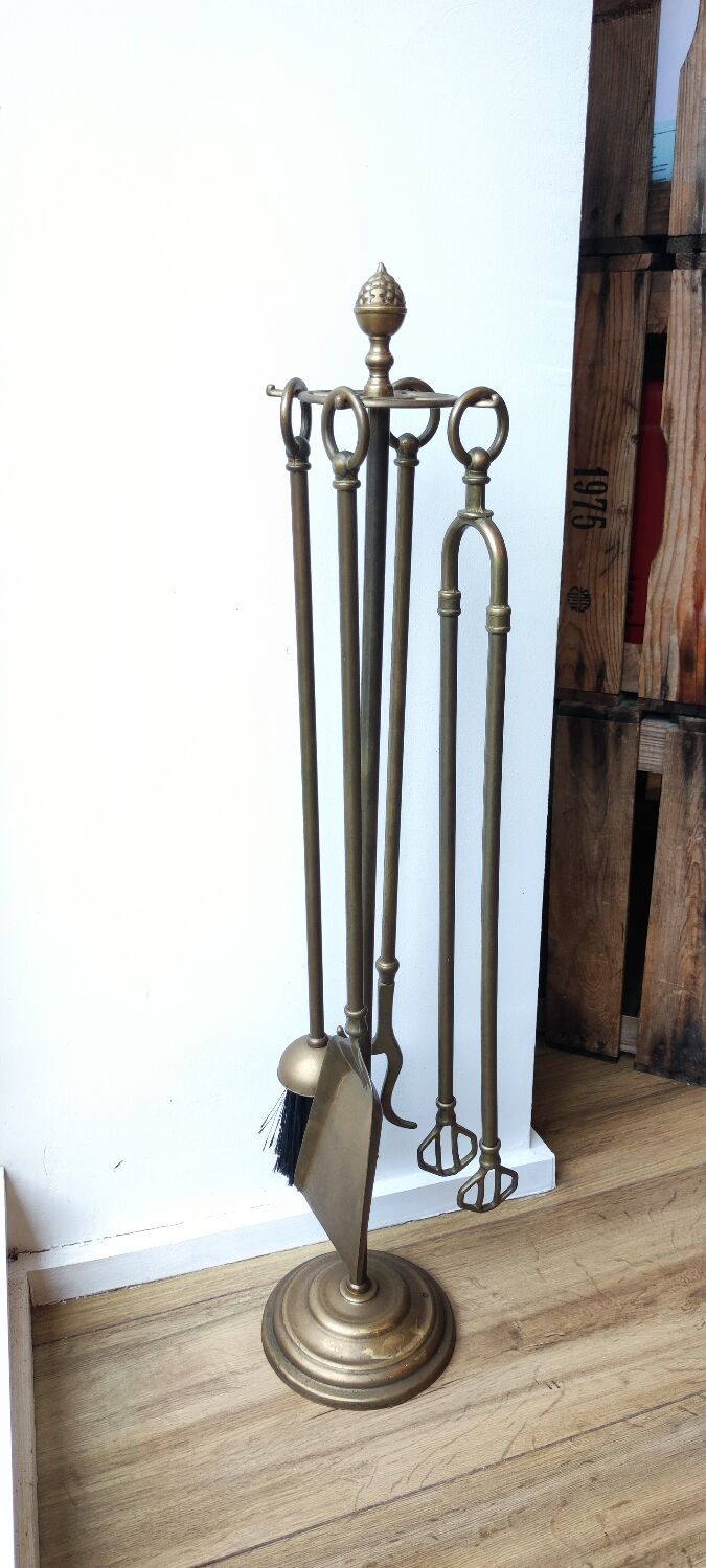 Solid brass fireplace servant 4 accessories.