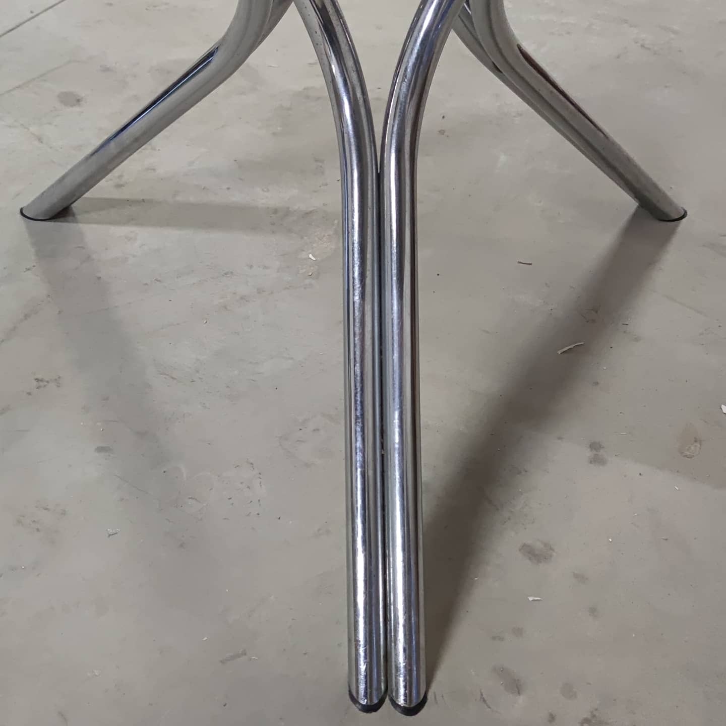 Tripod table in chrome steel and tray in smoked glass circa 1970