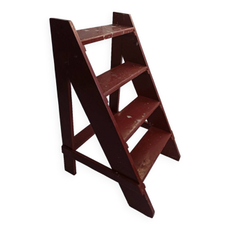 Painter's stepladder with 4 steps