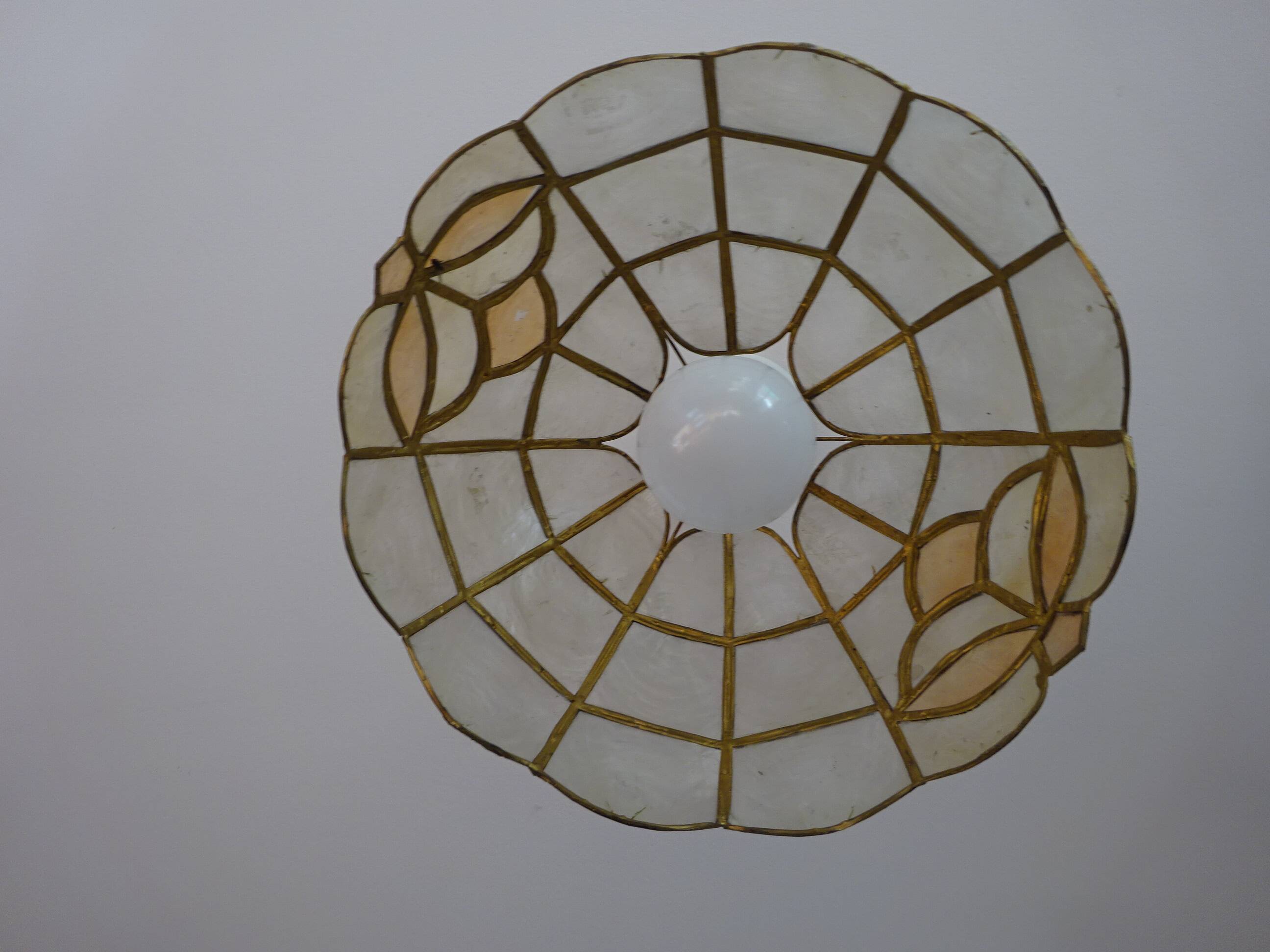 Lustre vintage en nacre et laiton