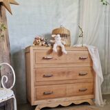 Pretty old chest of drawers