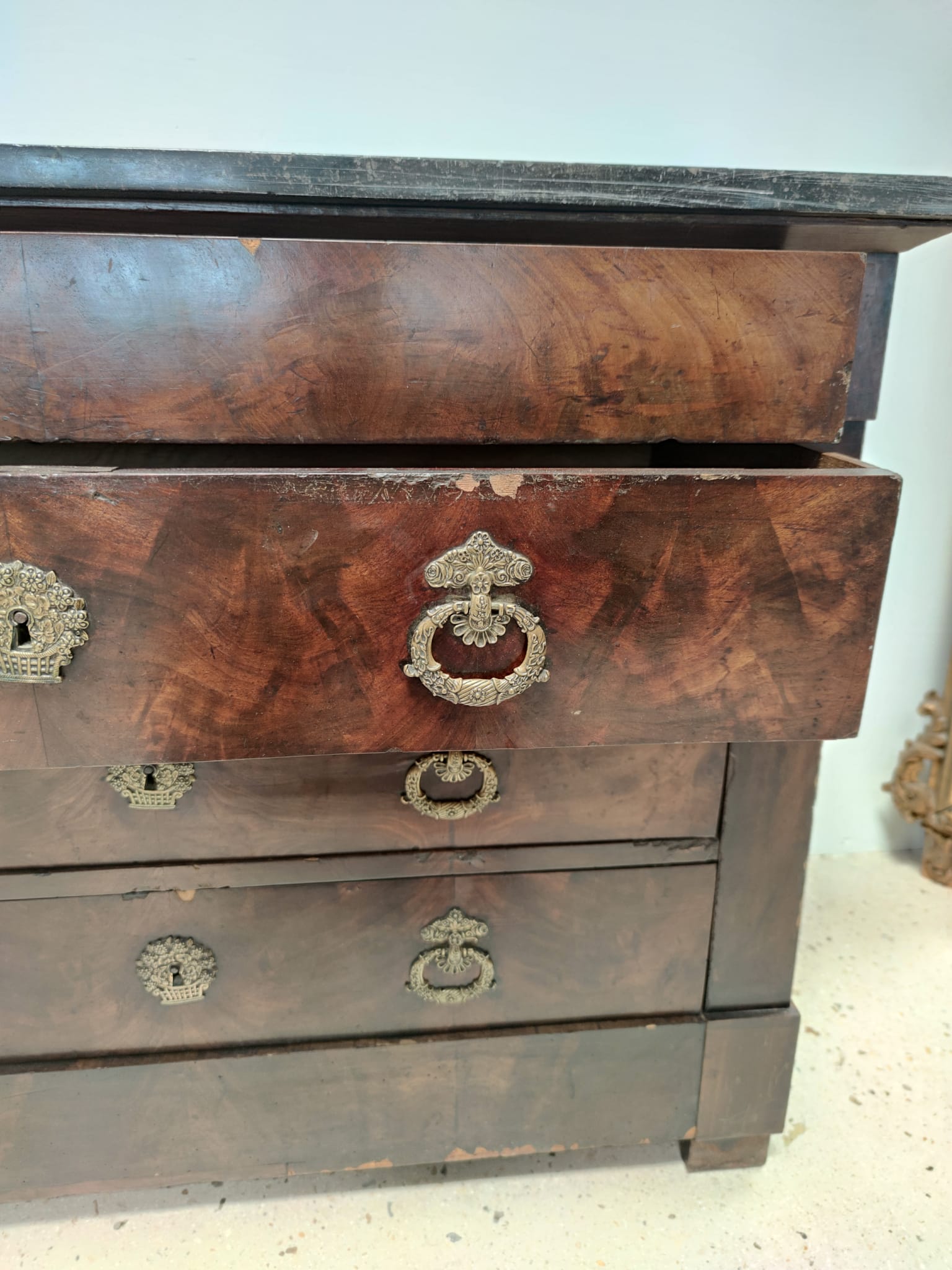 Chest of drawers in wood and gray marble with 4 drawers nineteenth century