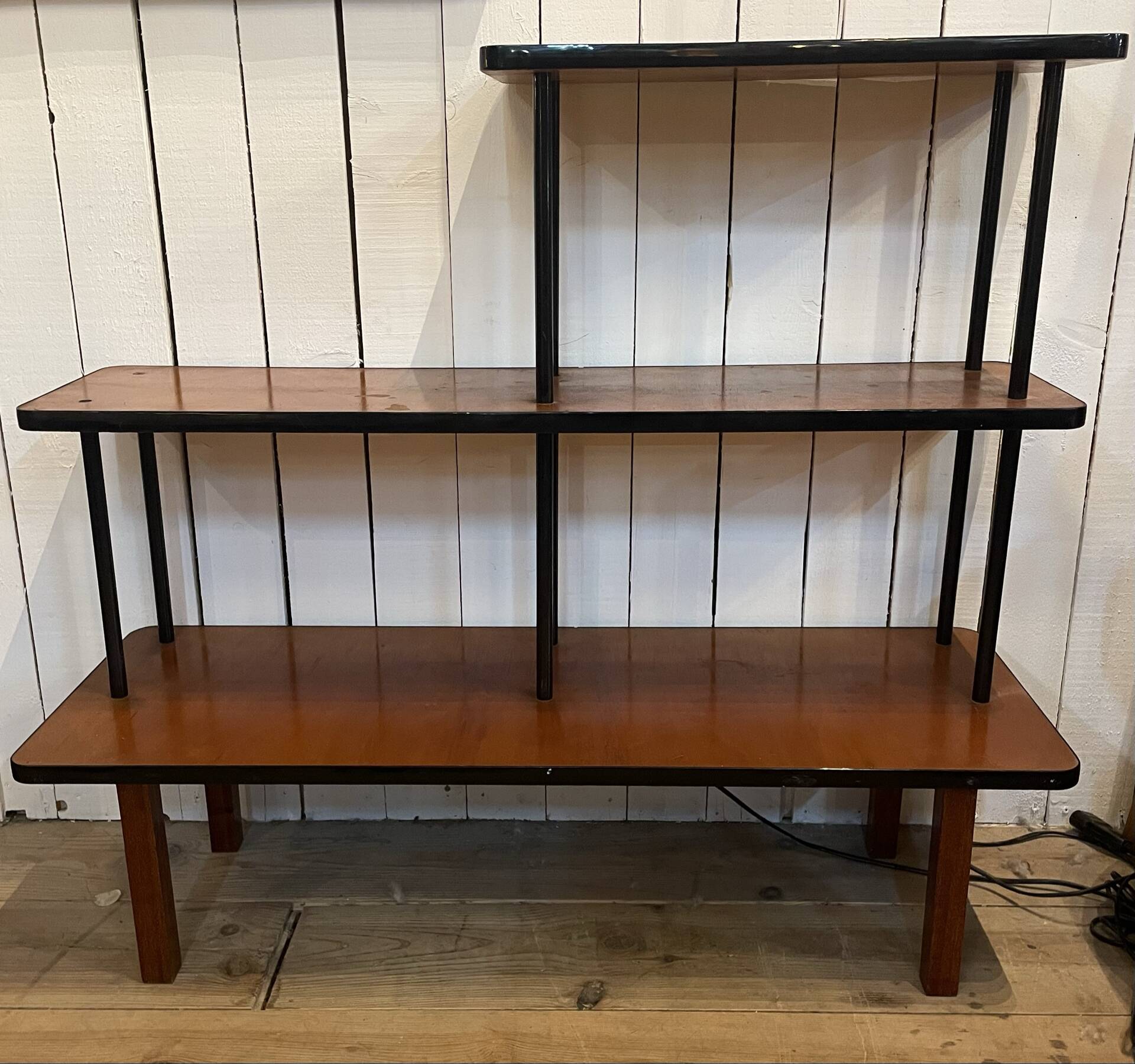 1950s freestanding shelf