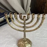 Chandelier, menorah à  neuf branches en laiton massif 