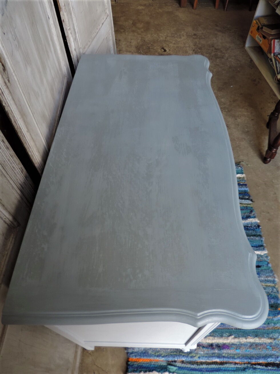 Commodity with three drawers redesigned 1970