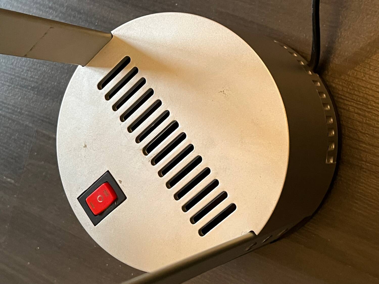 Artemide Tizio articulated desk lamp