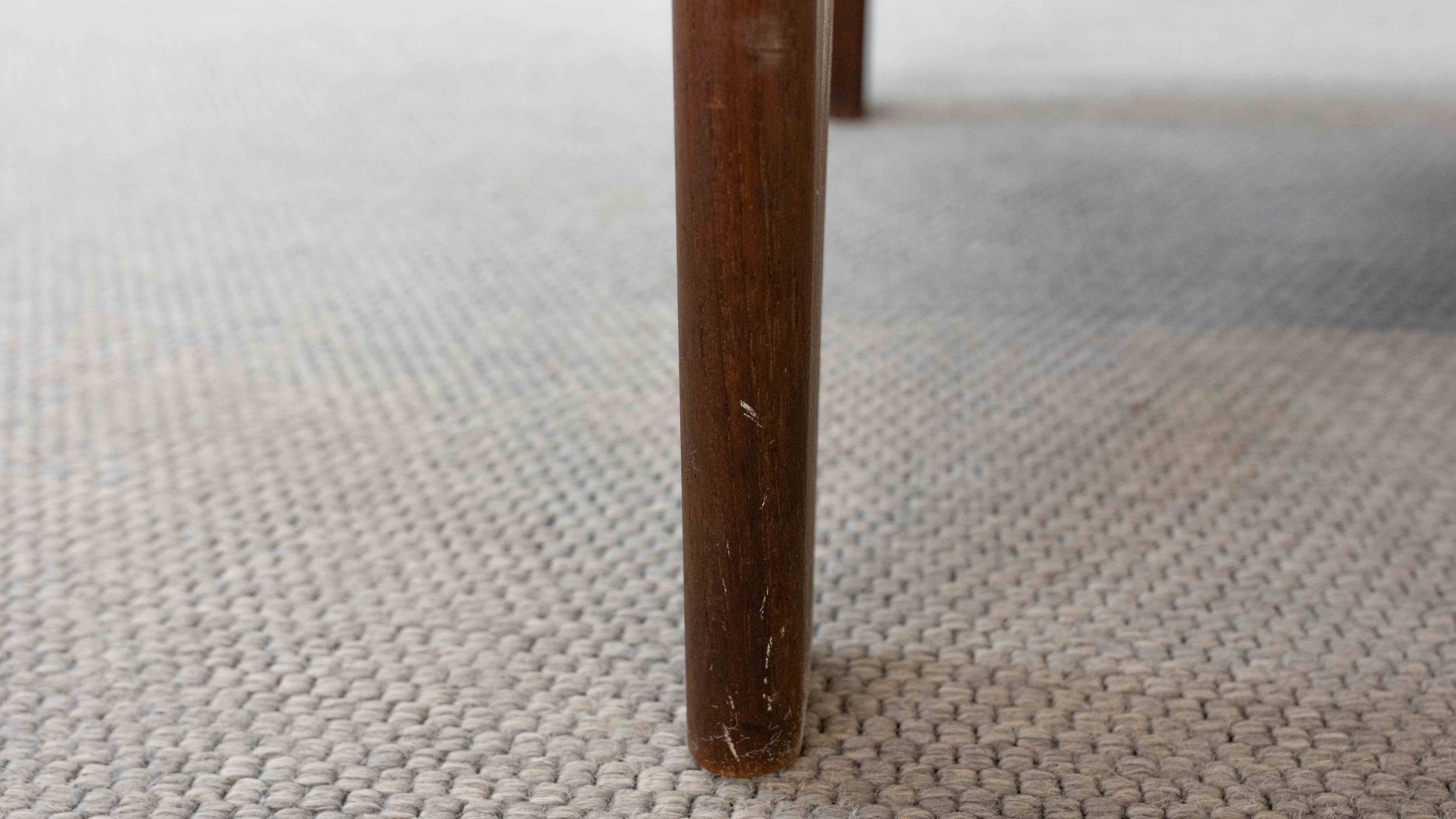 Set of 2 scandinavian easy chairs in teak with purple upholstery